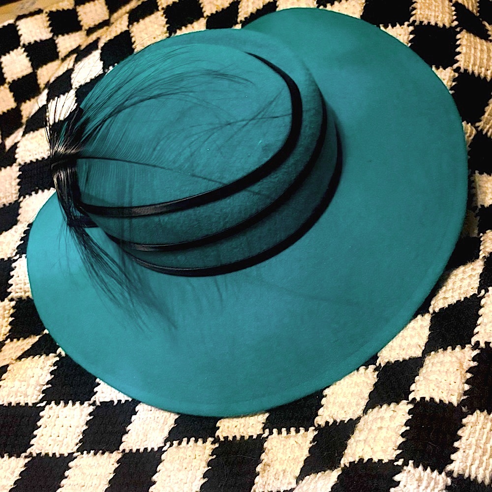 💎Ruth Kropveld 🦚Chateau Creations 🐏vintage wool felt hat with feather & bling - Picture 4 of 12